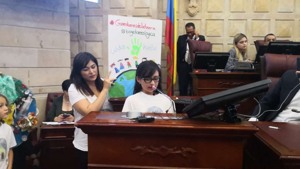 Niños y niñas voluntarios de organizaciones protectoras del medio ambiente participaron en audiencia pública para expresar su necesidad de eliminar el plástico de uso único. / Cortesía