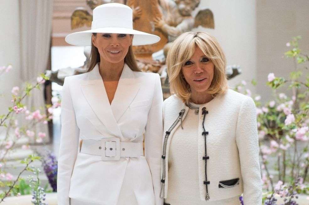 La ex primera dama de Estados Unidos, Melania Trump, y Brigitte Macron, profesora y esposa del presidente francés, Emmanuel Macron.
