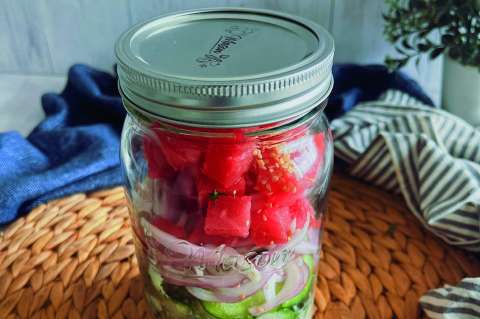 Paso a paso para hacer una ensalada de atún en tarro