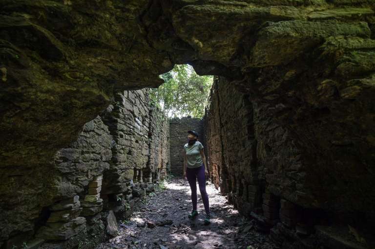 La ciudad perdida de Falan, en el norte del Tolima, también es un imperdible de su viaje por la Bogotá Región. Este lugar, escondido en el bosque tropical, está lleno de historia y aventura.
