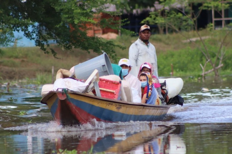 En Ayapel, Córdoba, avanza la evacuación de familias damnificadas por inundaciones