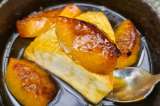 Receta para preparar cuajada con melao y duraznos asados