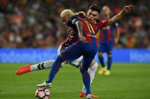 Alavés derrota a Barcelona en Camp Nou con Daniel Torres todo el partido en cancha