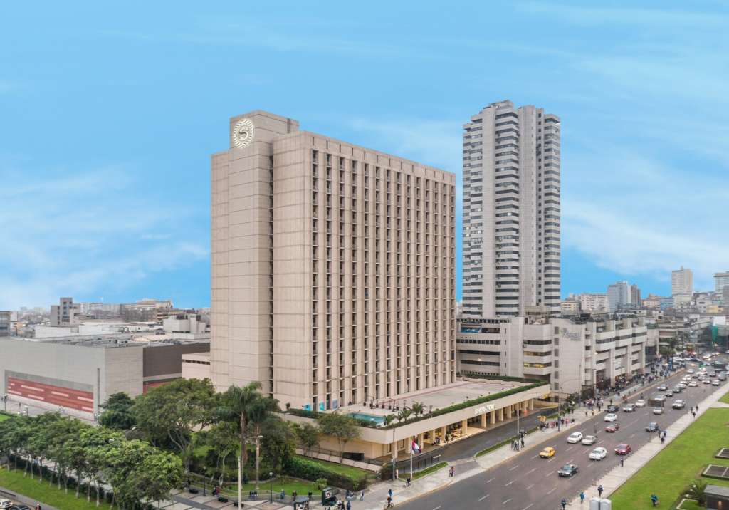 Sheraton Lima Historic Center está ubicado en el Centro Histórico y a solo a unos cuantos metros de los principales atractivos turísticos, culturales e históricos de la capital peruana.