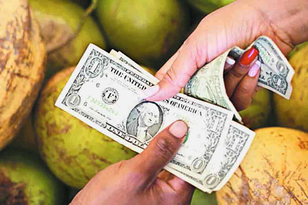 El dólar cerró en $2.670. / Bloomberg