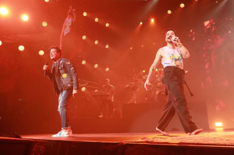 Camilo Echeverry pisó por segunda vez el Movistar Arena y brindó el primero de sus dos conciertos en la capital colombiana.
