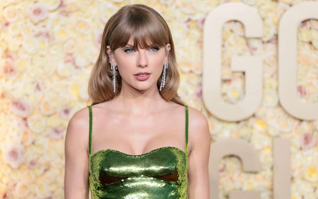 Beverly Hills (United States), 08/01/2024.- US singer Taylor Swift arrives for the 81st annual Golden Globe Awards ceremony at the Beverly Hilton Hotel in Beverly Hills, California, USA, 07 January 2024. Artists in various film and television categories are awarded Golden Globes by the Hollywood Foreign Press Association. EFE/EPA/ALLISON DINNER