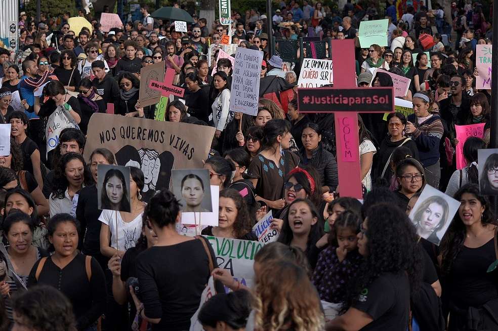 El nombre de Marisela Escobedo, así como el de Rubí Marisol, aparece junto al de Guadalupe, Fátima, Adriana, y al de muchas otras mujeres más, en las movilizaciones que México ha presenciado en nombre de las que ya no están. El grito sigue siendo el mismo: ¡Nos queremos vivas!