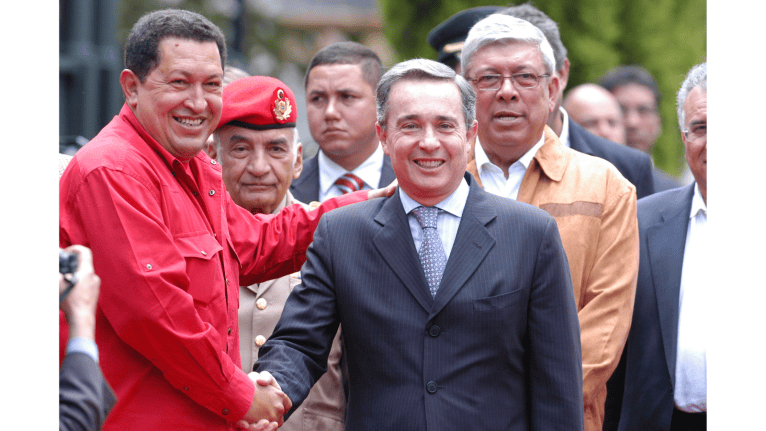La cooperación de Venezuela en la liberación de secuestrados en poder de las Farc incluyó no solo la mediación directa del presidente Hugo Chávez, sino la utilización de aeronaves venezolanas en las operaciones humanitarias, como ocurrió durante la liberación de Clara Rojas y Consuelo González de Perdomo, en enero de 2008.