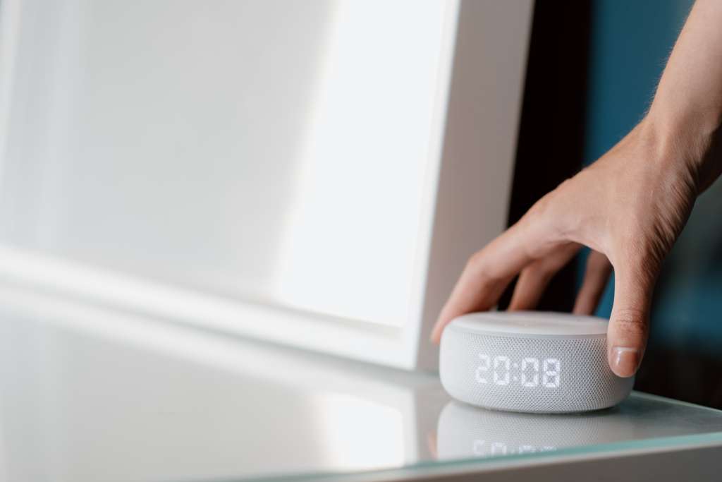 Alexa dando la hora.