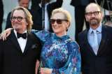 Netflix presentó en Venecia sus películas "The King" y "The Laundromat"