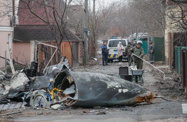 Crisis humanitaria en Ucrania: éxodo masivo y refugios antibombas improvisados