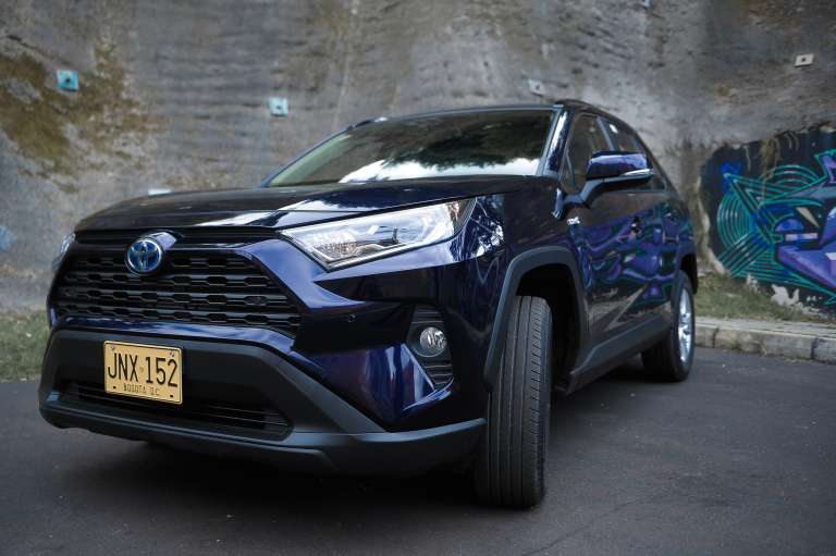 Esta RAV4 híbrida se presentó en el Auto Show de New York en 2018.
