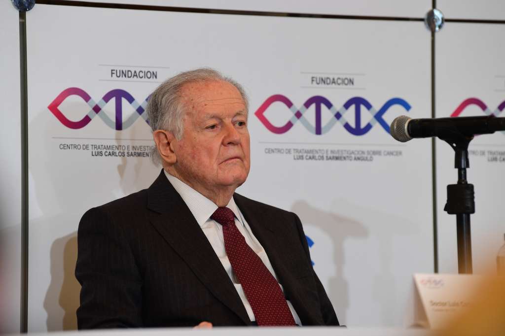 Empresario y fundador del Centro de Tratamiento e Investigación sobre Cáncer durante la apertura de este centro medico