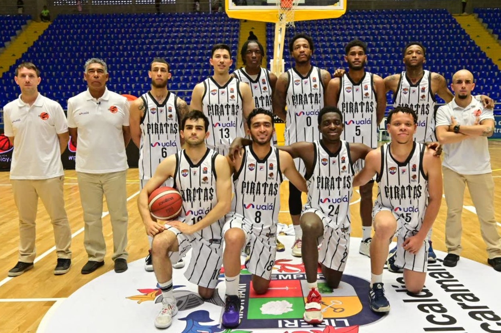Los Piratas de Bogotá les ganaron este domingo a los Búcaros de Bucaramanga, por la Liga WPlay de Baloncesto.