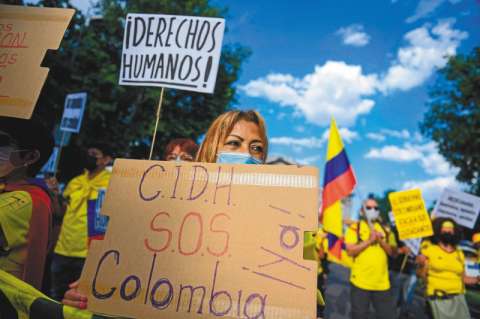 Violencia y autoritarismo: organizaciones de derechos humanos rajan a Duque
