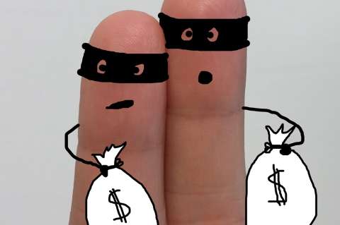 Pirámides ilegales al acecho de su prima navideña