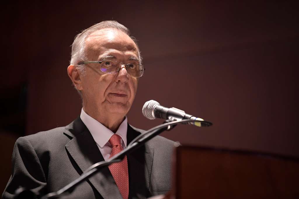 Ministro de defensa, durante el evento en el que reconoció y pidió perdón por la ejecución extrajudicial de Alix Fabián Vargas, asesinado en 2008 por militares.