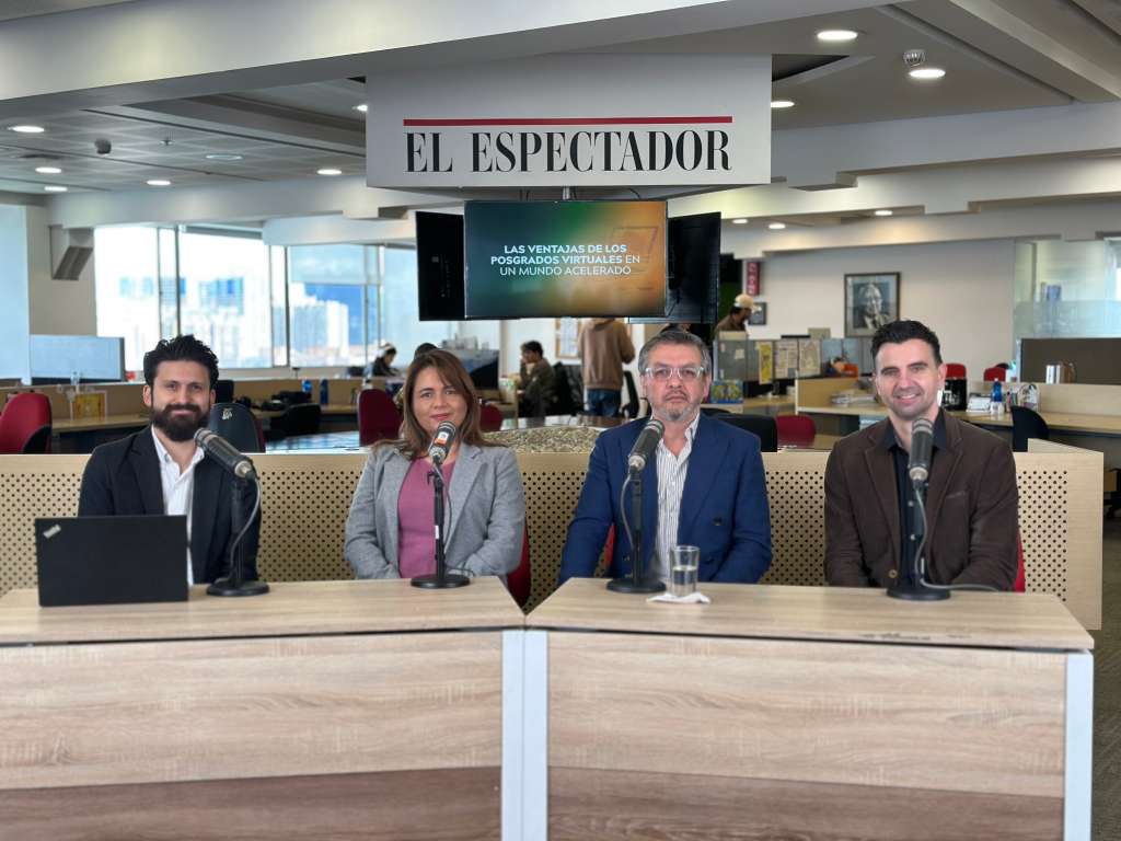 De izq a der: Andrés Montes, periodista, Marta Montiel, Carlos Escobar y Antonio González, decanos de la Universidad El Bosque. Posgrados virtuales U Bosque