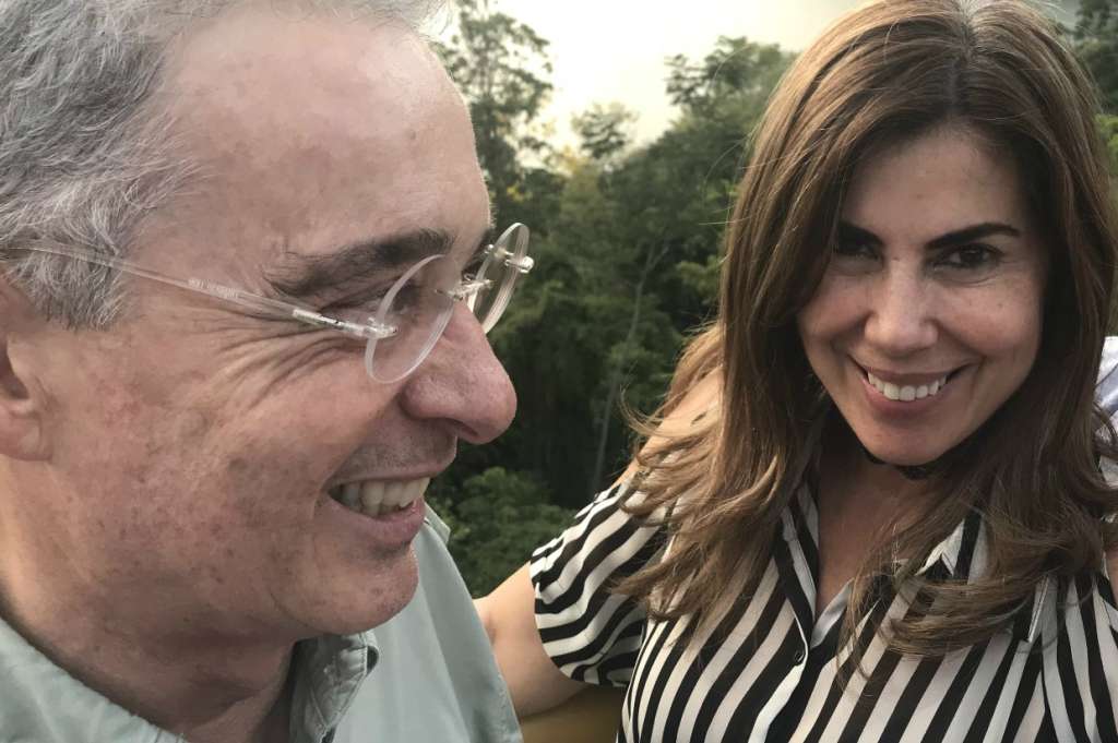 Nubia Stella Martínez, directora del Centro Democrático, junto al expresidente Álvaro Uribe. / Twitter: @NubiaSMartinez