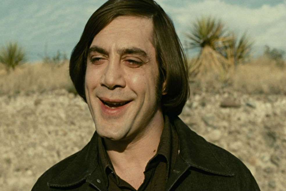 Javier Bardem interpreta a un psicópata en "No country for old men", película dirigida por las Hermanas Cohen. / Miramax Films Paramount Vantage
