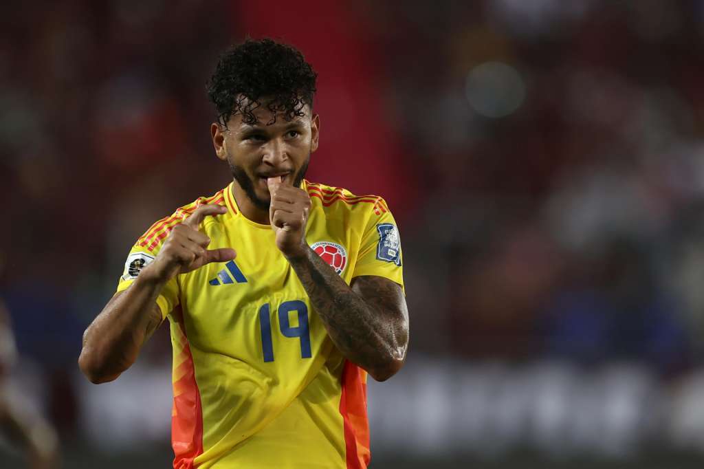 AMDEP3105. MATURÍN (VENEZUELA), 09/09/2025.- Luis Javier Suárez de Colombia celebra un gol este martes, en un partido por las eliminatorias a la Copa Mundial 2026 entre Venezuela y Colombia en el estadio Monumental de Maturín, en Maturín (Venezuela). EFE/ Ronald Peña R