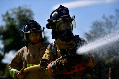 Sin máquinas extintoras y sin dinero: la alerta de Contraloría Distrital en Bomberos
