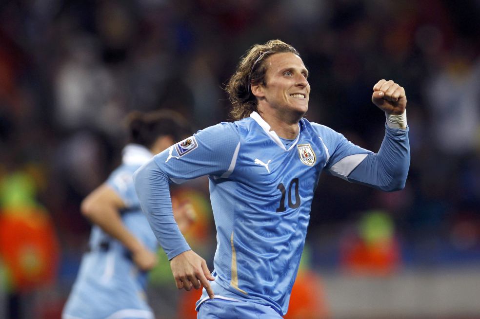 Diego Forlán juega actualmente en el Peñarol de Uruguay.