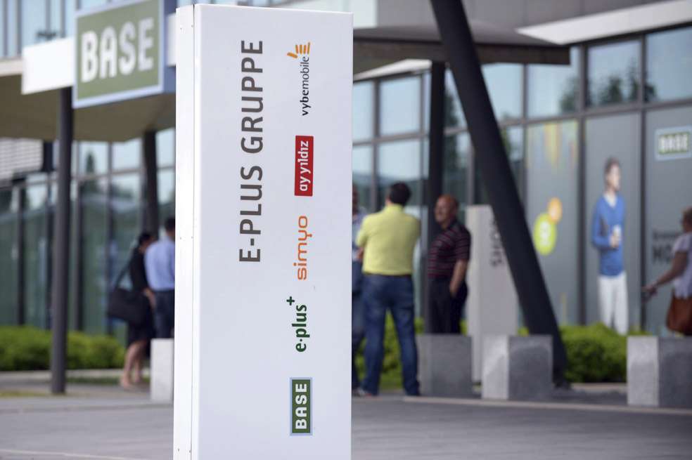 El acuerdo para comprar a E-Plus reduciría el número de operadores móviles en Alemania de cuatro a tres. / EFE