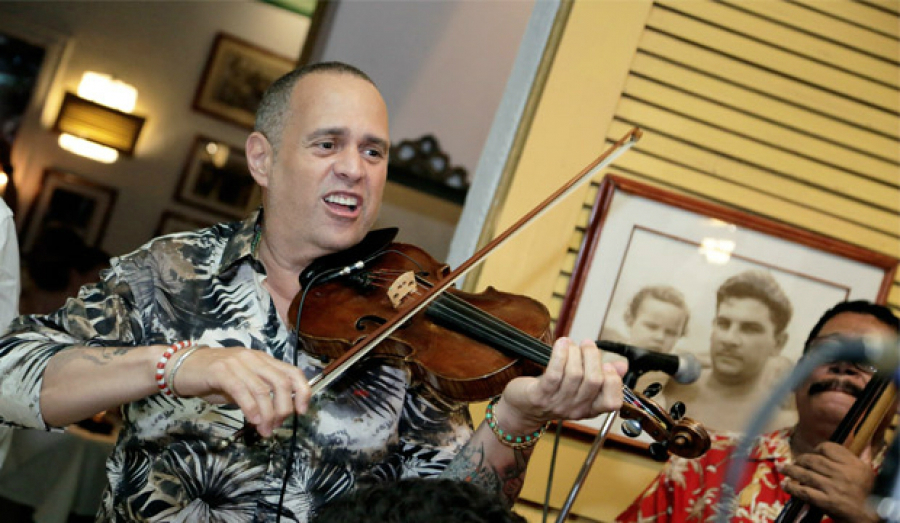El violinista cubano Alfredo de la Fe es uno de los invitados al Festival Internacional del Bolero de Riohacha. / Cortesía