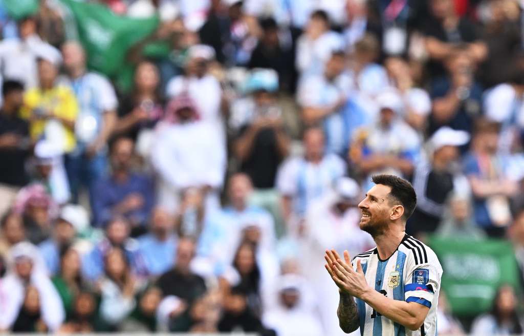 Lusail (Qatar), 22/11/2022.- Lionel Messi of Argentina reacts during the FIFA World Cup 2022 group C soccer match between Argentina and Saudi Arabia at Lusail Stadium in Lusail, Qatar, 22 November 2022. (Mundial de Fútbol, Arabia Saudita, Estados Unidos, Catar) EFE/EPA/Noushad Thekkayil