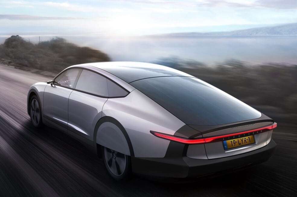 El nuevo modelo puede cargar las baterías del automóvil en una hora y recorrer 12 kilómetros. / Cortesía Lightyear