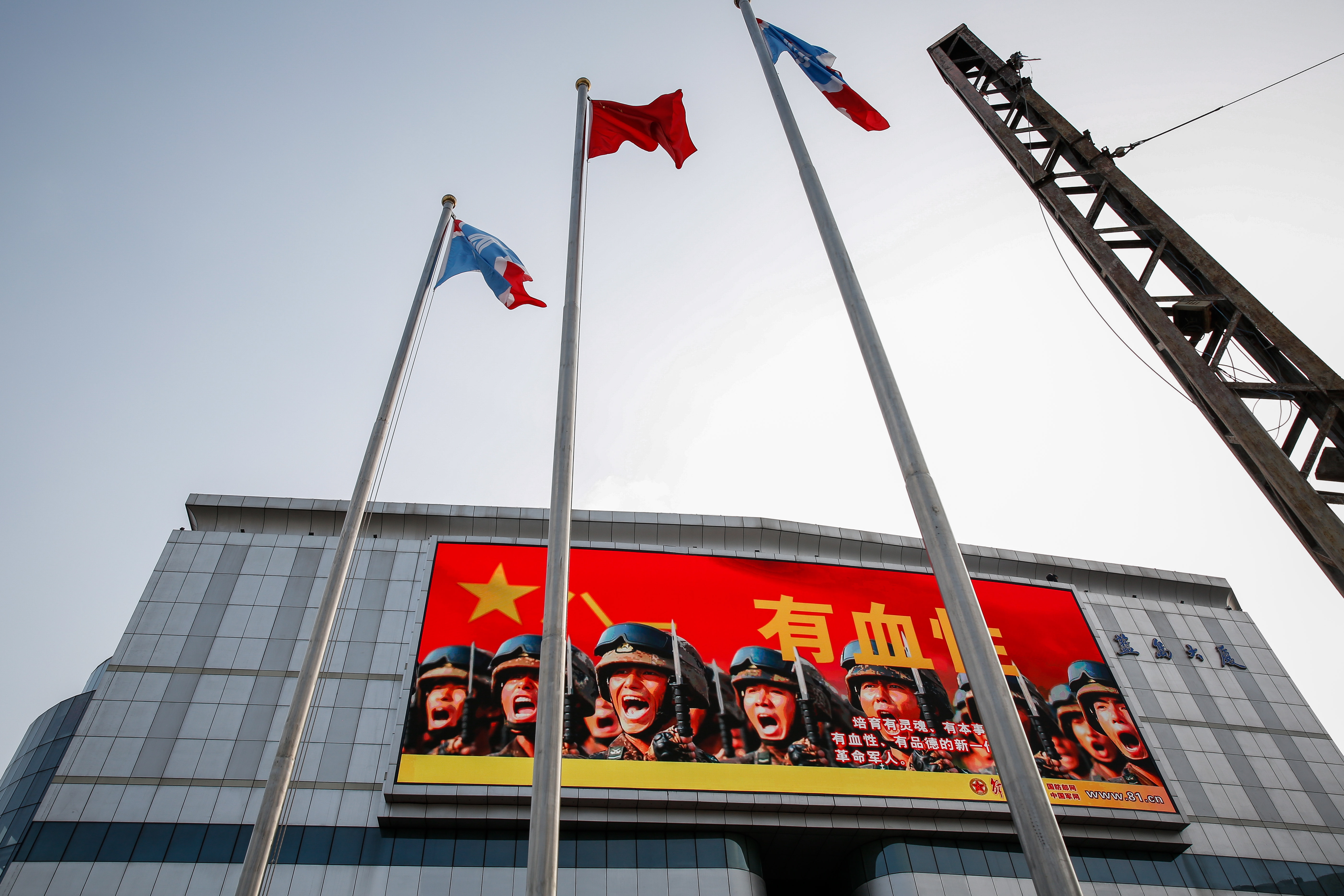 Beijing (China), 01/08/2022.- An advertisement to mark the 95th founding anniversary of the People's Liberation Army (PLA) is displayed in Beijing, China, 01 August 2022. China has raised a warning stating its military will not sit idle if US House of Representatives Speaker Nancy Pelosi visits Taiwan. Pelosi is leading a Congressional delegation to the Indo-Pacific region with a visit to Singapore, Malaysia, South Korea and Japan. (Japón, Corea del Sur, Malasia, Singapur, Estados Unidos, Singapur) EFE/EPA/MARK R. CRISTINO