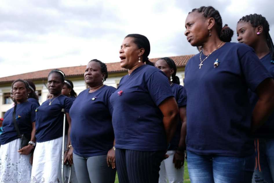 Las cantaoras de Bojayá son por lo menos 45. Se reúnen, cuando sus trabajos y familias lo permiten, por lo menos una vez al mes. / Nelson Cárdenas