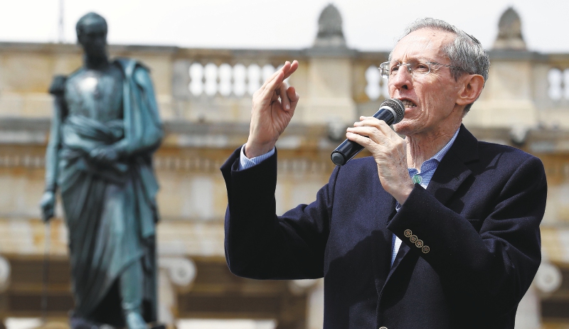 Tras dejar las armas, Antonio Navarro Wolf fue ministro de Salud, congresista en tres ocasiones, alcalde y gobernador.
