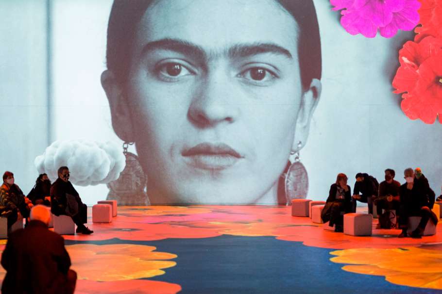 La primera experiencia inmersiva de Frida Kahlo, la vida de un ícono
