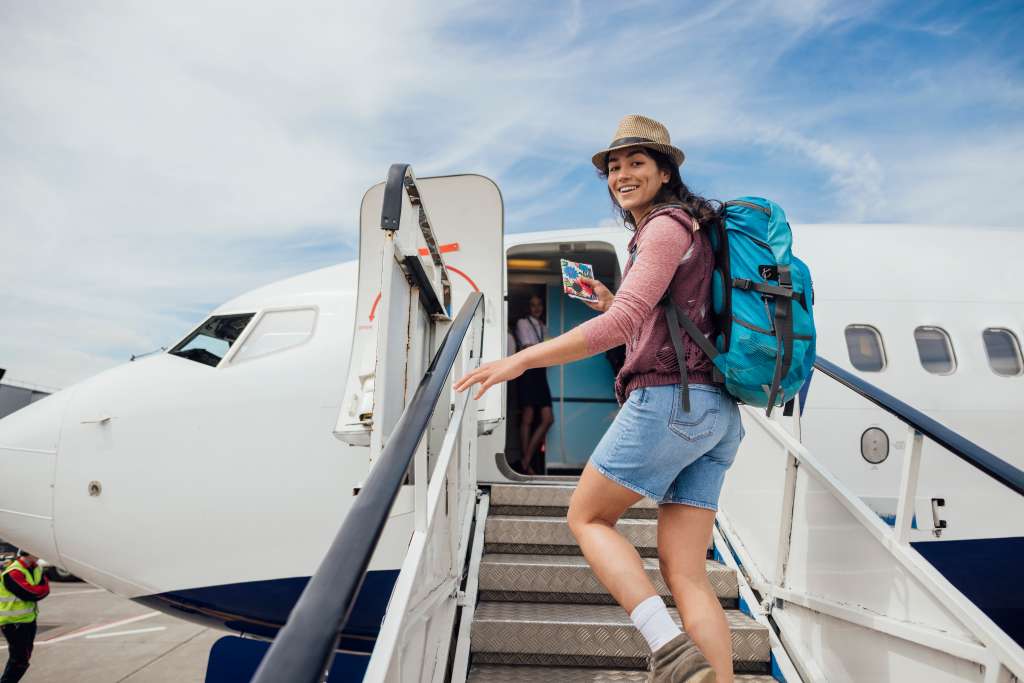 En enero de 2024, cinco aerolíneas conectan con 51 ciudades de Colombia en 204 rutas, a través de 5.358 frecuencias semanales directas.