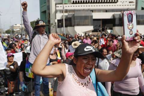 El clamor de los familiares de manifestantes detenidos en Perú