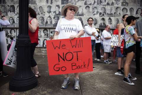 Mujeres en Alabama (EE. UU) se levantan contra ley que condena el aborto