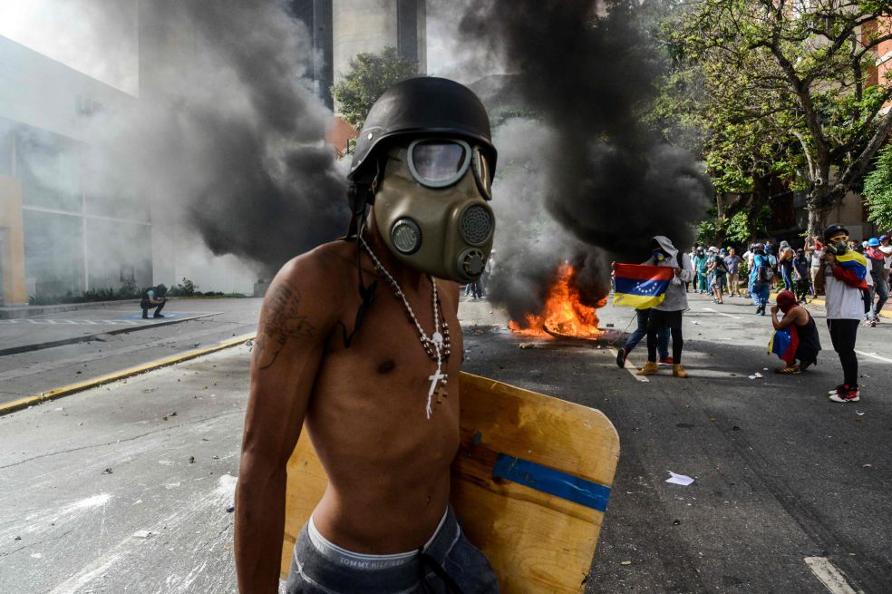 Las marchas en contra del gobierno del presidente Nicolás Maduro dejan ya 61 muertos. / AFP