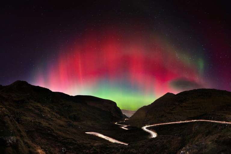 Esta es una imagen del Gap of Dunloe, en el condado de Kerry (Irlanda), durante la tormenta solar registrada en octubre. Fue tomada por Goran Loncar.