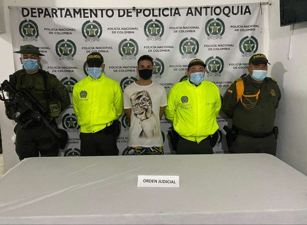 Jonathan Mauricio Calle Gallego fue capturado por la Policía en el marco de la Operación Agamenón. El hombre era requerido por las autoridades por el asesinato de cinco personas ocurrido en Andes, Antioquia durante abril pasado.