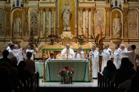 Cuando ICE negó el cuerpo de Cristo: la Iglesia católica se planta contra el plan de Trump