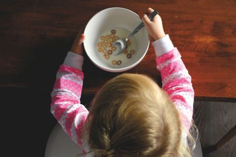 La OMS advierte que los alimentos para bebé tienen demasiado azúcar