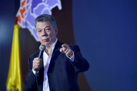 Entregamos un país diferente al que recibimos en materia de infraestructura: Santos