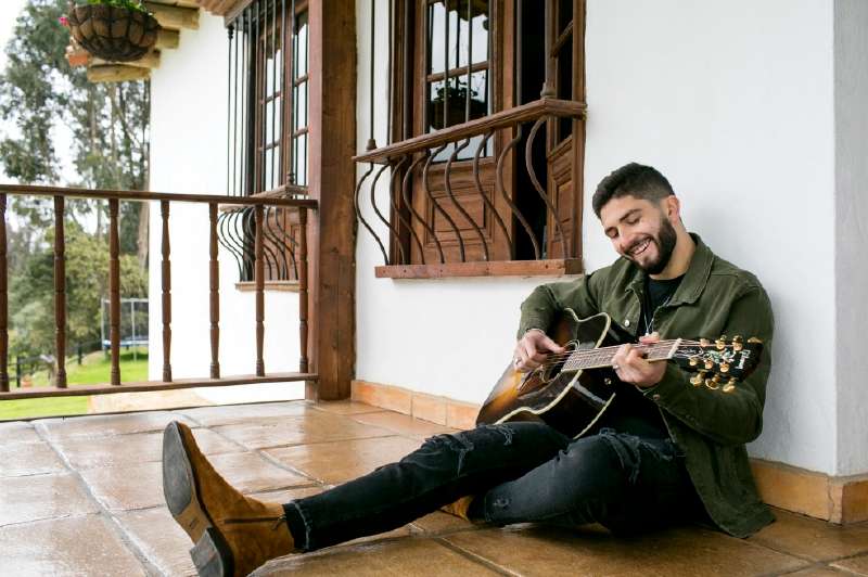 Daniel Jaller quiere que su música llegue a todos los rincones del país y las personas encuentren un lugar seguro en ella. / Archivo particular