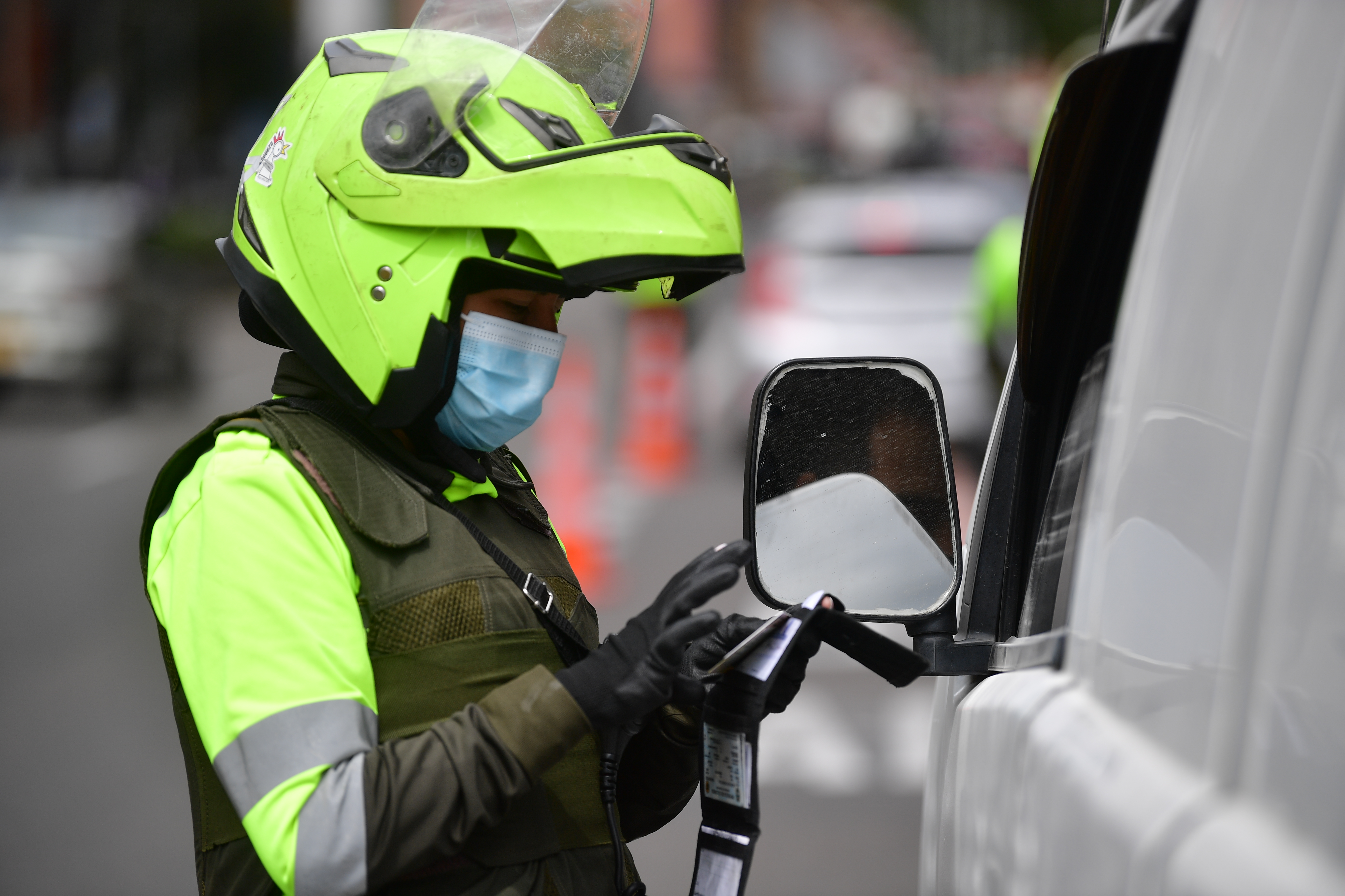 Cambio en el sistema del Pico y Placa en Bogotá. ahora es por días pares e impares desde las 6:00 a.m. hasta las 9:00 p.m. de cada día hábil.