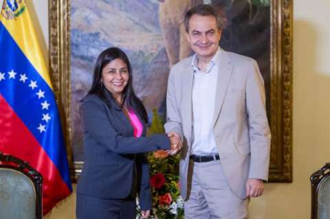 Zapatero y la canciller venezolana sostuvieron una reunión en Caracas