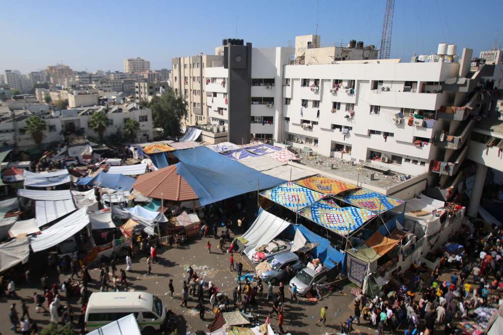 Una vista aérea muestra el recinto del hospital Al-Shifa en la ciudad de Gaza el 7 de noviembre de 2023, en medio de las batallas en curso entre Israel y el grupo palestino Hamás.