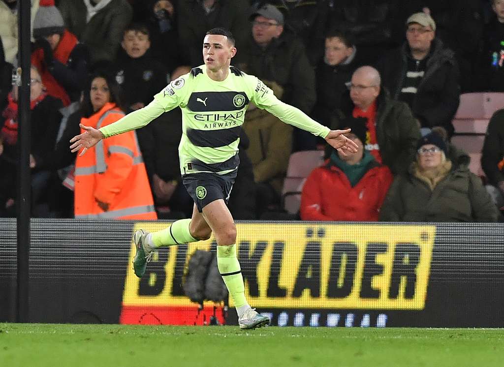 Bournemouth (United Kingdom), 25/02/2023.- Phil Foden of Manchester City celebrates his goal against Bournemouth during the English Premier League soccer match between AFC Bournemouth vs Manchester City in Bournemouth, Britain, 25 February 2023. (Reino Unido) EFE/EPA/Vince Mignott EDITORIAL USE ONLY. No use with unauthorized audio, video, data, fixture lists, club/league logos or 'live' services. Online in-match use limited to 120 images, no video emulation. No use in betting, games or single club/league/player publications